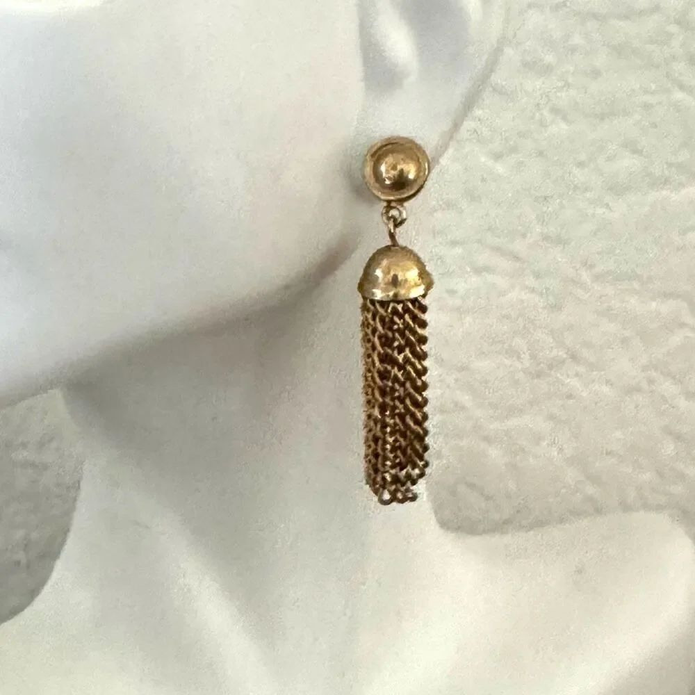 Avon Vintage  Gold Tone Chain Dangle earrings